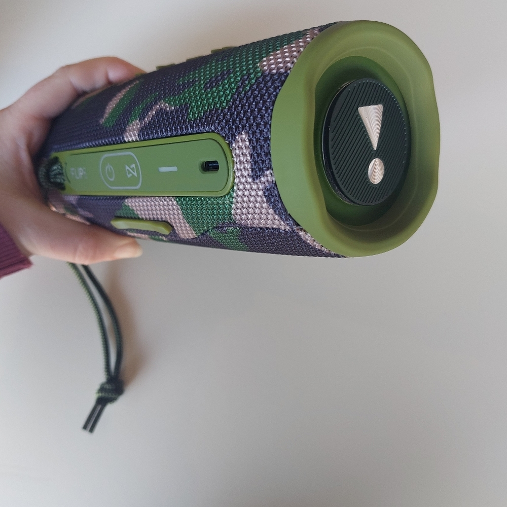 Flip 6 Bluetooth Speaker